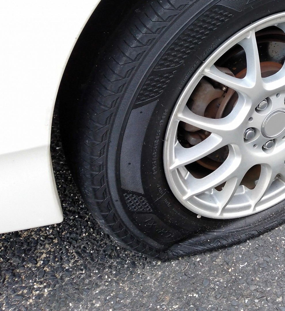 突然のパンクや自走不能なトラブルへの対応